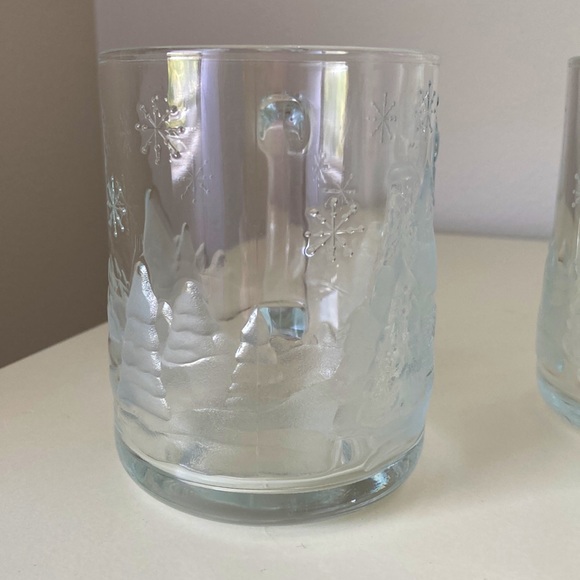 2 Glass Holiday Mugs Arcoroc FRANCE Vintage Christmas Hot Coco Cups Winter Scene - Picture 7 of 9
